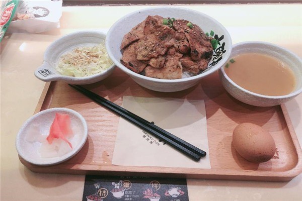 熊吞大碗丼燒肉飯