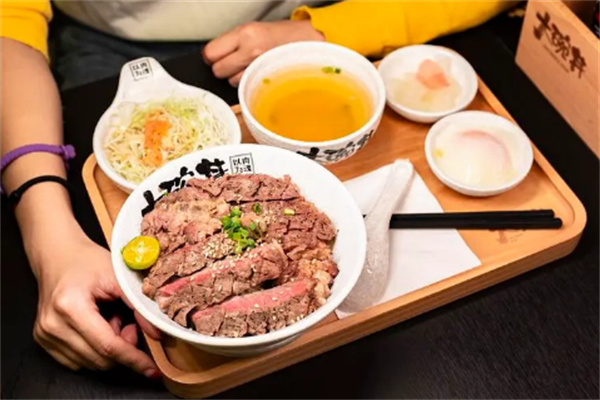 大碗丼燒肉飯料理加盟